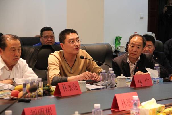 內蒙古新蒙商聯(lián)合會秘書長馬廣做對接情況介紹.JPG